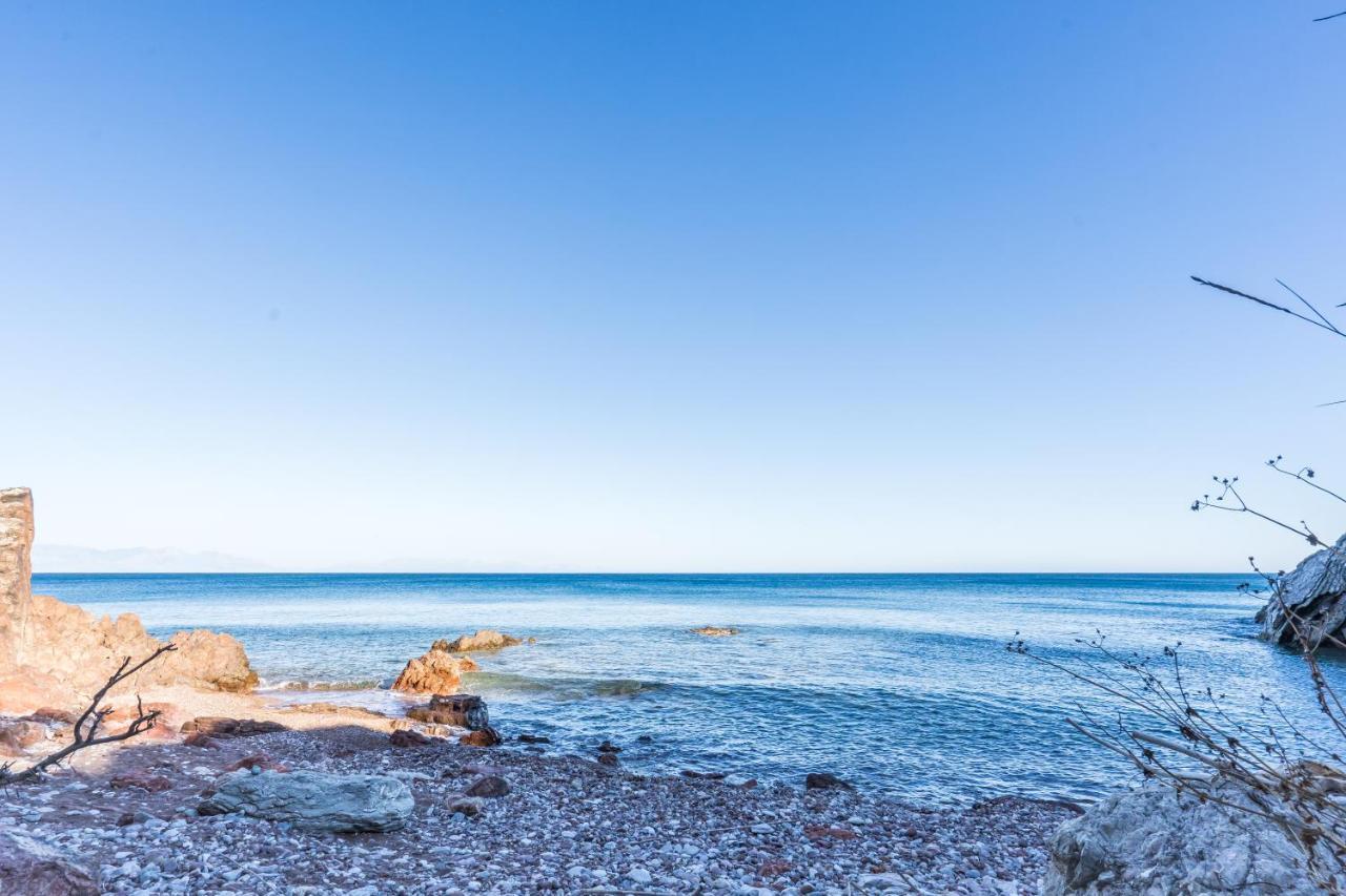 Seafront Studio With Direct Beach Access Koróni Exteriör bild